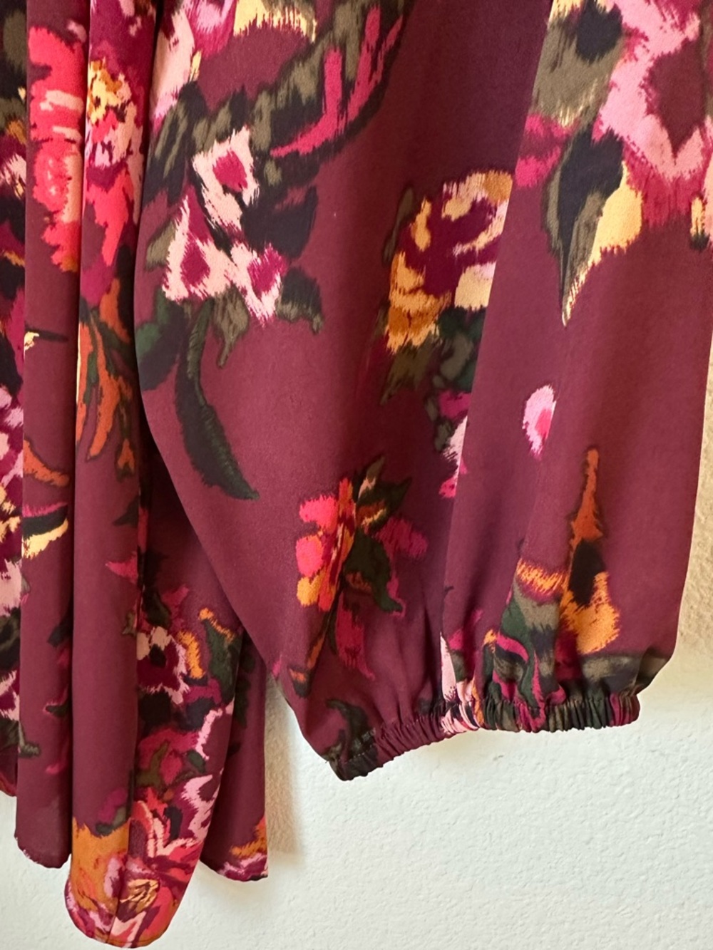 ☀️ New! VINCE CAMUTO Puff Sleeve V-Neck Floral Blouse - Picture 16 of 16